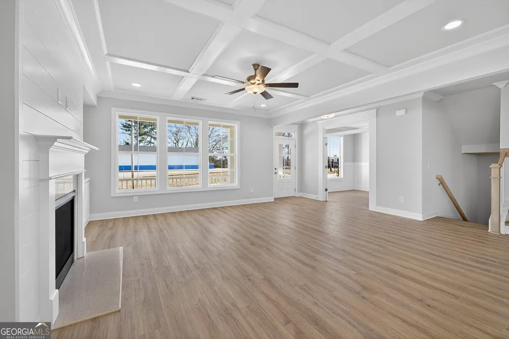 5554 Spring ST Flowery Branch, GA 30542