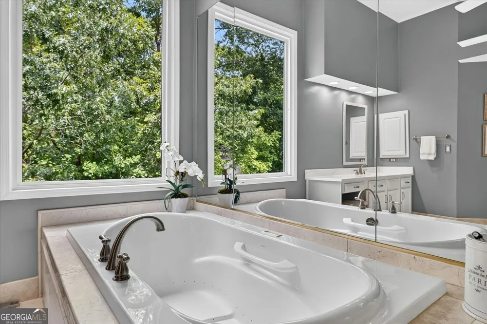 4850 Grandview TRCE Roswell, GA 30075