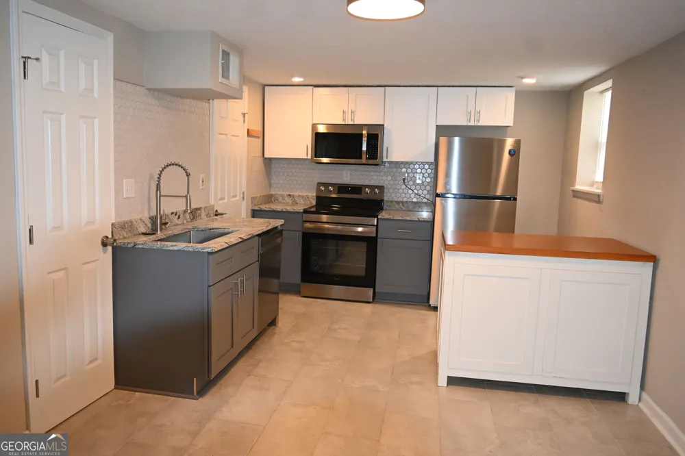 1923 Thompson AVE Atlanta, GA 30344