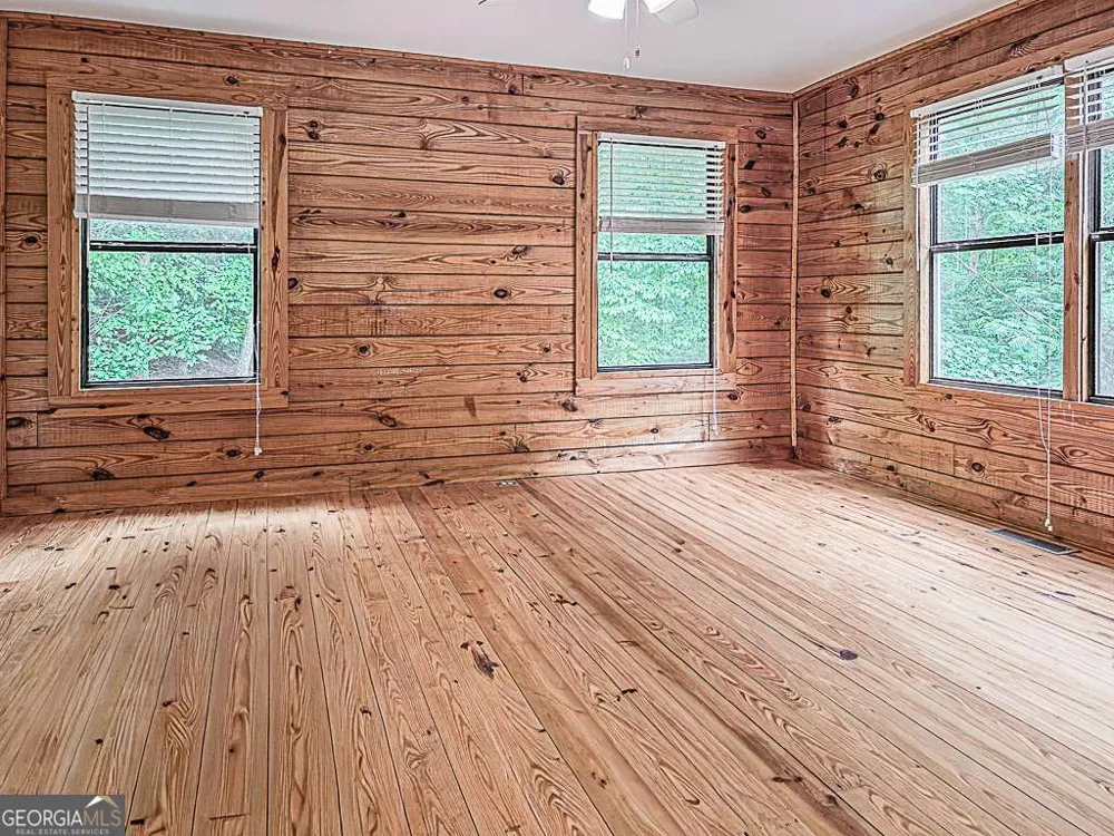 290 Ruby LN Ellijay, GA 30540