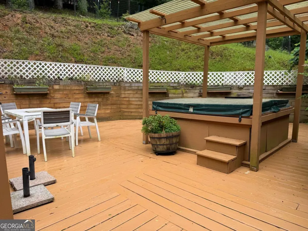 290 Ruby LN Ellijay, GA 30540