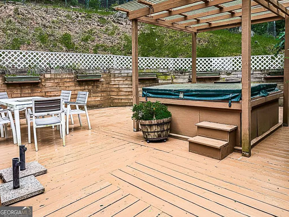 290 Ruby LN Ellijay, GA 30540