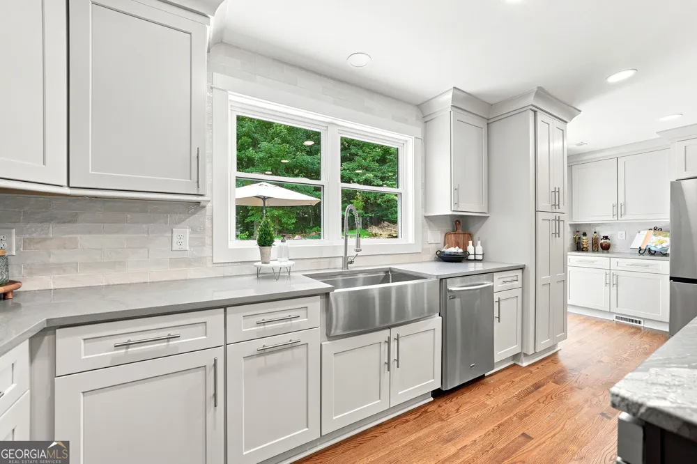 265 Carriage Station CIR Roswell, GA 30075