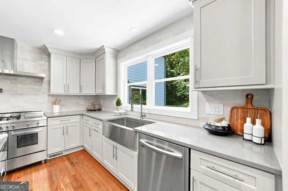 265 Carriage Station CIR Roswell, GA 30075