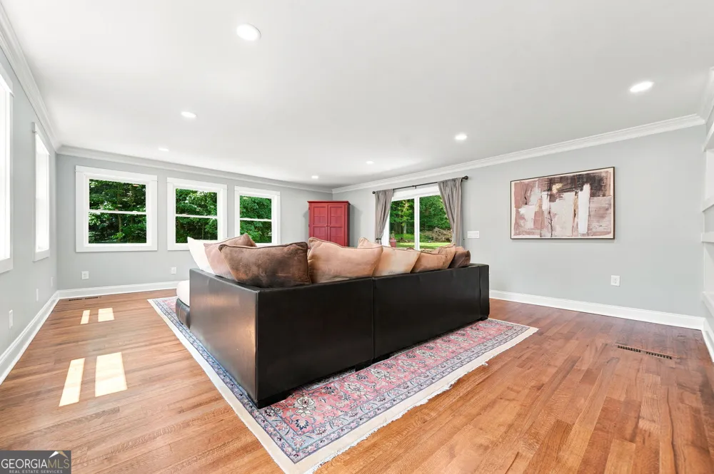 265 Carriage Station CIR Roswell, GA 30075