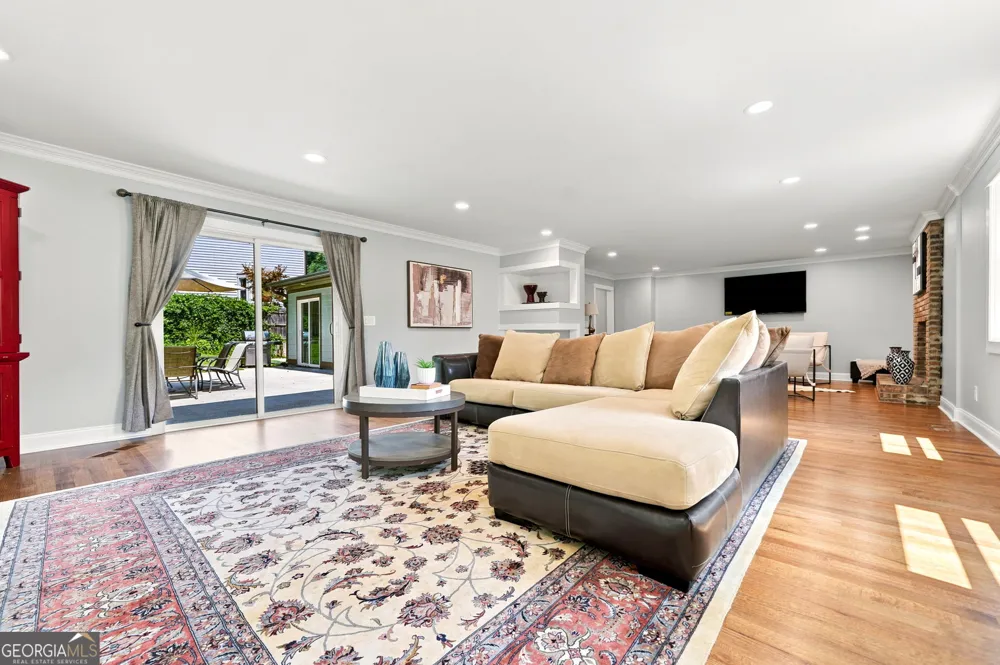 265 Carriage Station CIR Roswell, GA 30075
