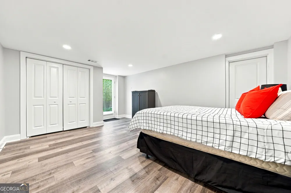265 Carriage Station CIR Roswell, GA 30075