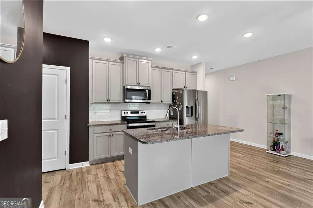 4711 Fairfax DR Oakwood, GA 30566
