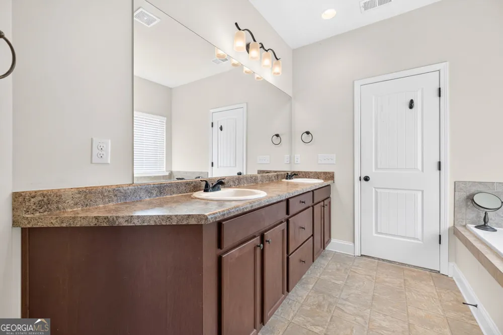 2854 Shadowstone WAY Winder, GA 30680