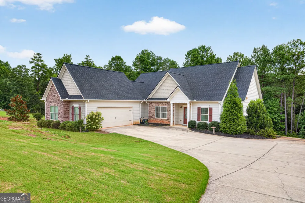 2854 Shadowstone WAY Winder, GA 30680