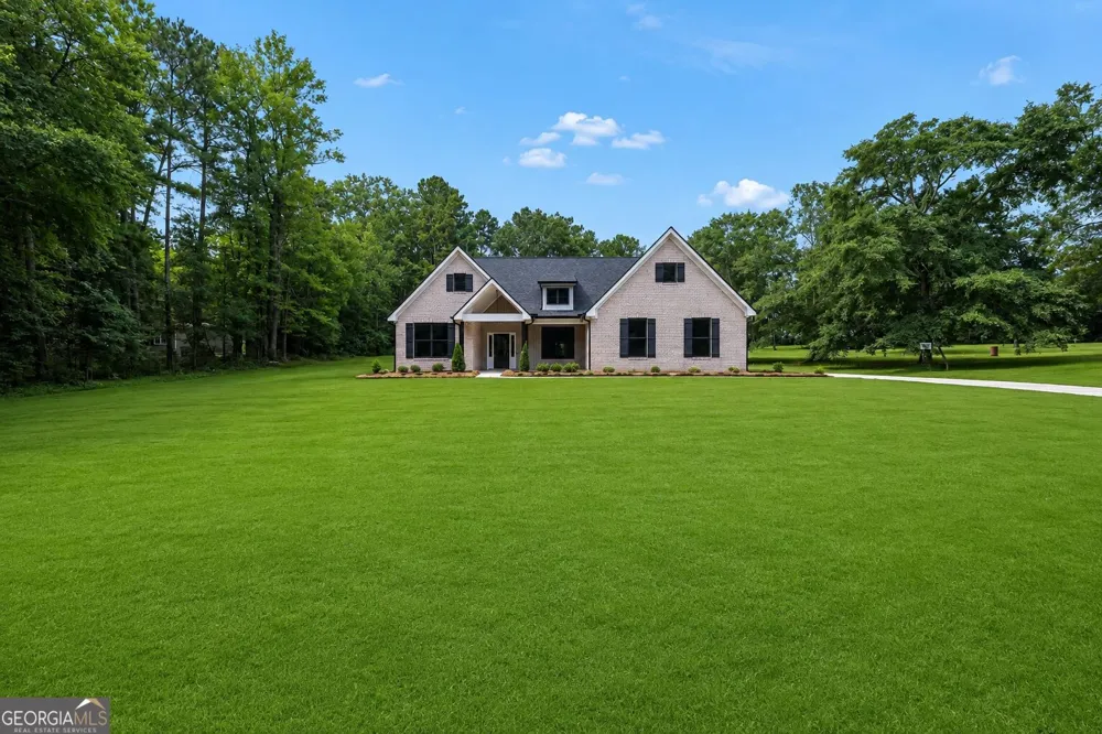 203 McKneely RD Milner, GA 30257