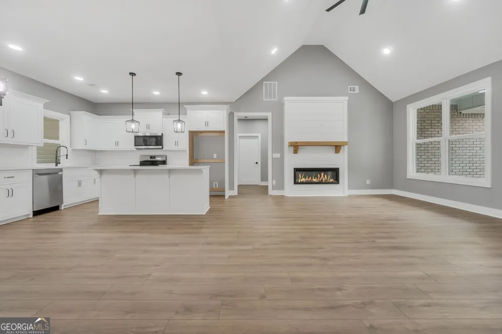 203 McKneely RD Milner, GA 30257