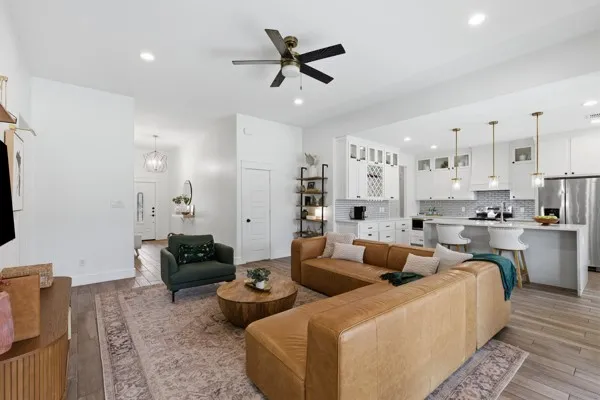 3247 Darvany Drive Dallas, TX 75220