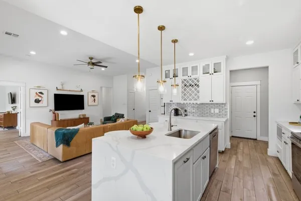 3247 Darvany Drive Dallas, TX 75220