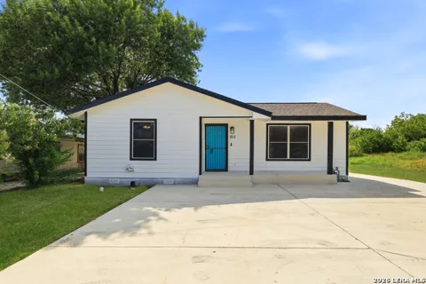 211 ESMERALDA DR