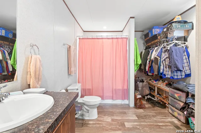 140 Valley View Dr Poteet, TX 78065