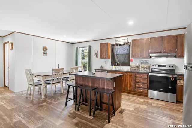 140 Valley View Dr Poteet, TX 78065