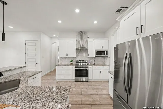 136 SUMMER MEADOW DR La Vernia, TX 78121