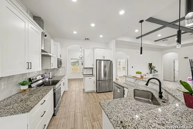 136 SUMMER MEADOW DR La Vernia, TX 78121