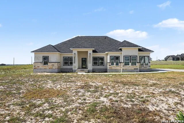 136 SUMMER MEADOW DR La Vernia, TX 78121