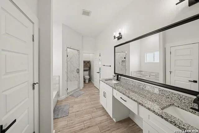 136 SUMMER MEADOW DR La Vernia, TX 78121