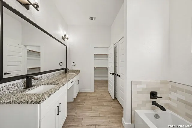 136 SUMMER MEADOW DR La Vernia, TX 78121