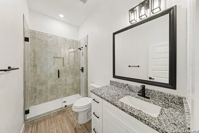 136 SUMMER MEADOW DR La Vernia, TX 78121