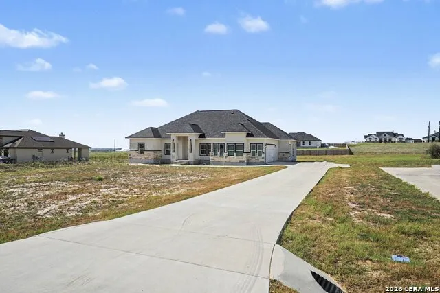 136 SUMMER MEADOW DR La Vernia, TX 78121