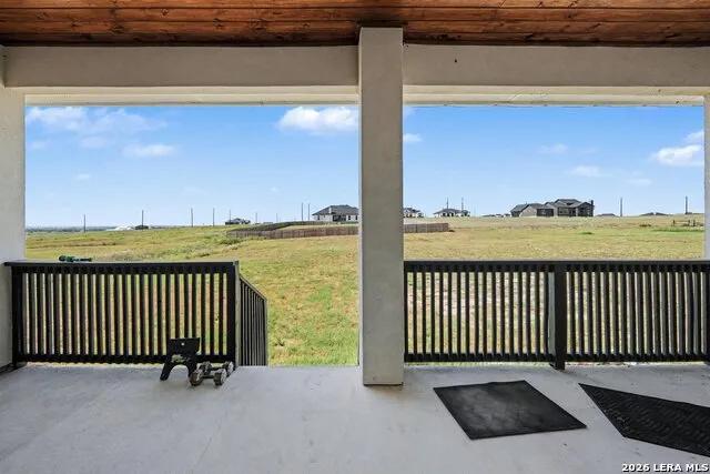 136 SUMMER MEADOW DR La Vernia, TX 78121