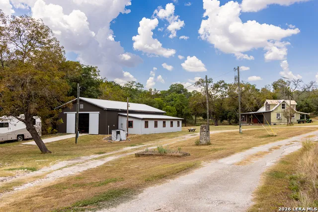 190 Enchanted Valley Rd Kerrville, TX 78028