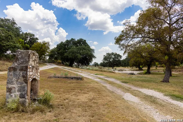 190 Enchanted Valley Rd Kerrville, TX 78028