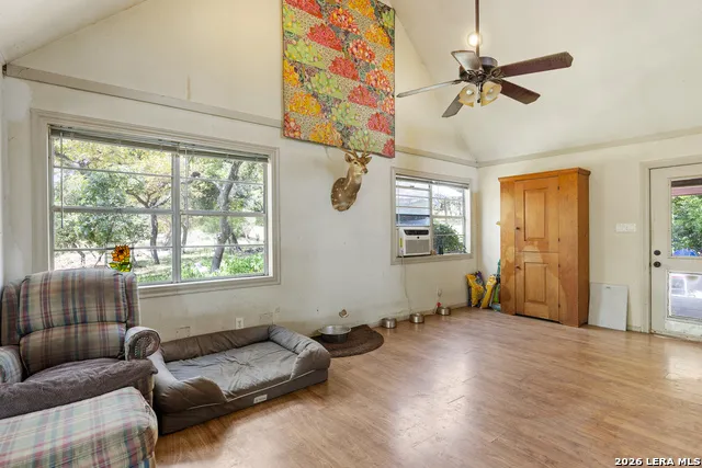 190 Enchanted Valley Rd Kerrville, TX 78028