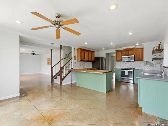 1208 ODaniel School Rd Seguin, TX 78155