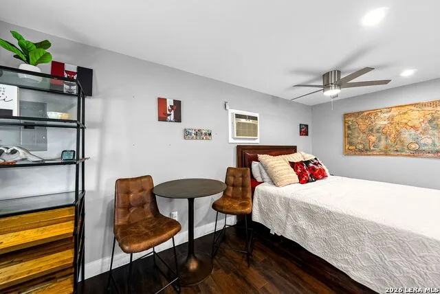 204 ACORN ST Fredericksburg, TX 78624