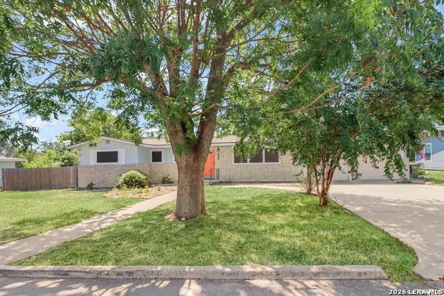 827 W MERRIWEATHER ST New Braunfels, TX 78130