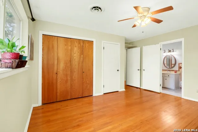 827 W MERRIWEATHER ST New Braunfels, TX 78130