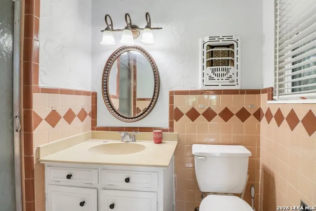 827 W MERRIWEATHER ST New Braunfels, TX 78130