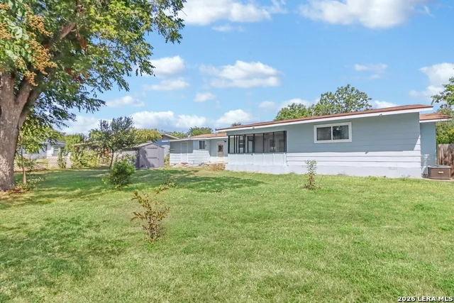 827 W MERRIWEATHER ST New Braunfels, TX 78130