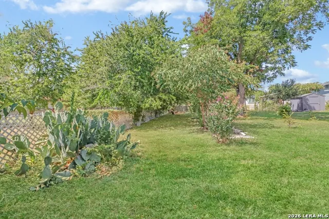 827 W MERRIWEATHER ST New Braunfels, TX 78130