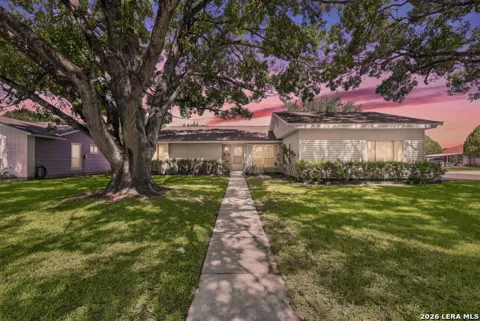 825 MARILYN DR
