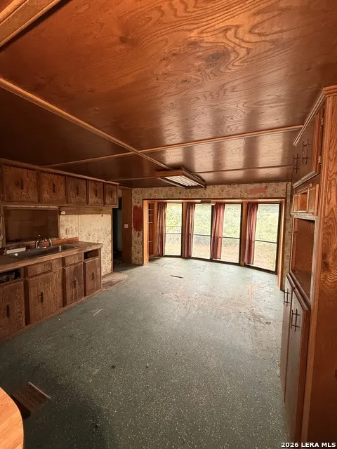 14634 STATE HIGHWAY 7 E Centerville, TX 75833