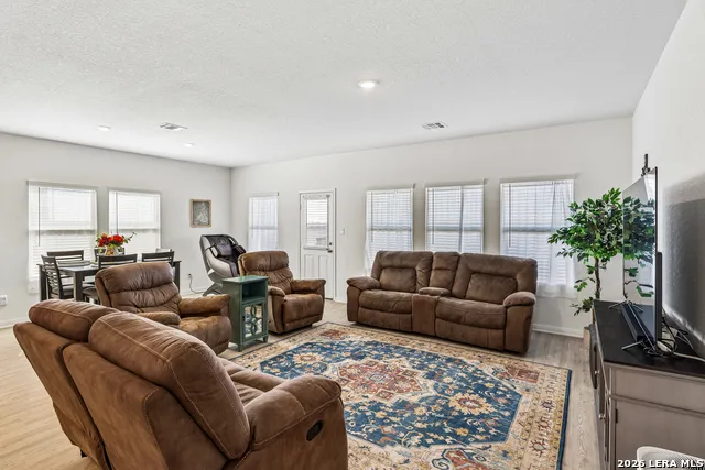 5801 MUSQUIZ RDG Seguin, TX 78155