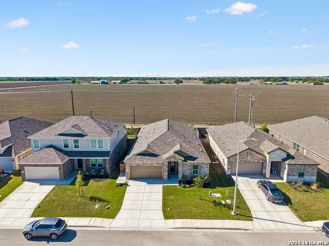 5801 MUSQUIZ RDG Seguin, TX 78155