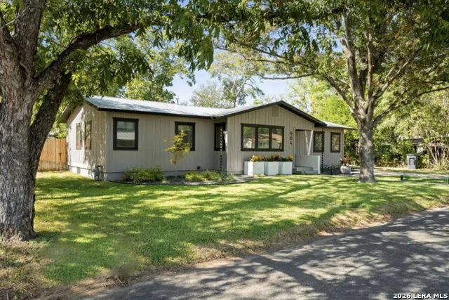904 ORANGE ST Fredericksburg, TX 78624