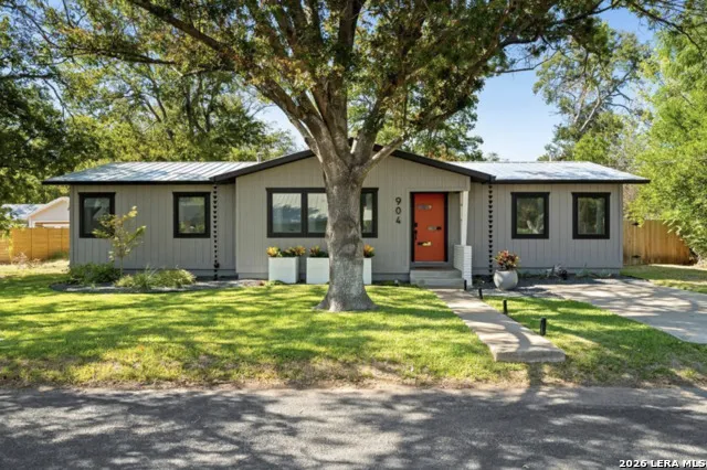 904 ORANGE ST Fredericksburg, TX 78624