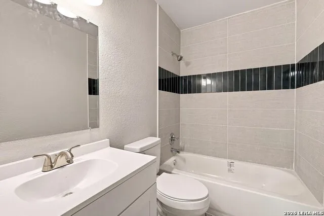 8012 LAUREL BND San Antonio, TX 78250