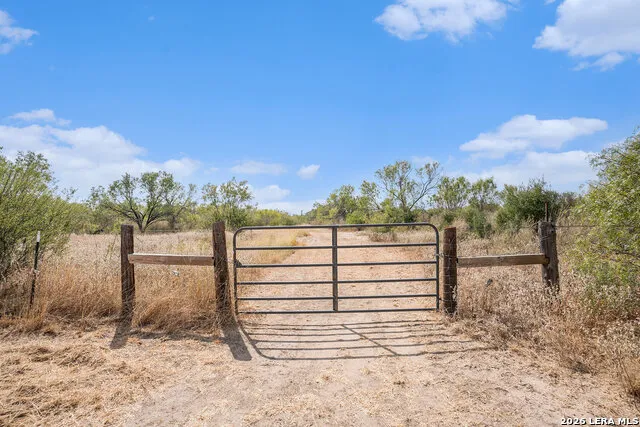 545 County Road 741 Yancey, TX 78886