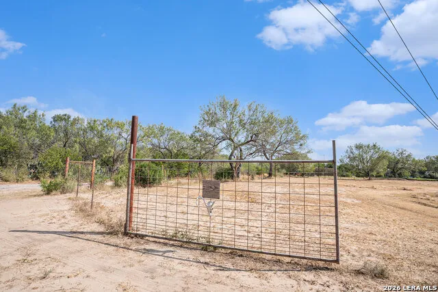 545 County Road 741 Yancey, TX 78886
