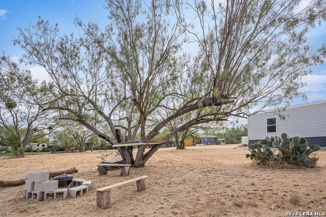 545 County Road 741 Yancey, TX 78886