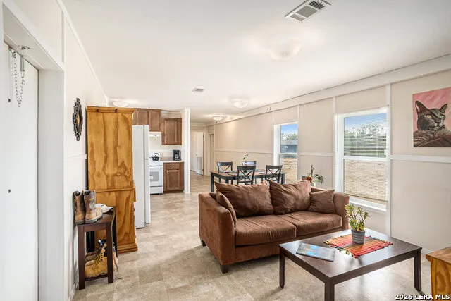 545 County Road 741 Yancey, TX 78886